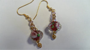 boucles d'oreilles perles fleuries rouges et roses en v&eacute;ritable cristal de boh&egrave;me