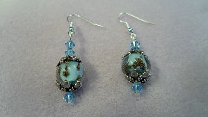 boucles d'oreilles perles d'art bleues en verre fil&eacute; au chalumeau